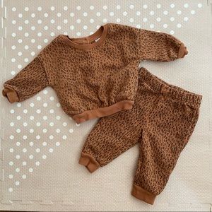 Baby gap animal print matching sweatshirt/sweatpant set.
